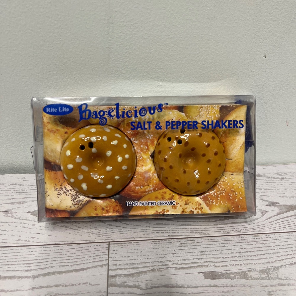 Rite Lite Bagelicious Salt and Pepper Shakers Hand Painted Ceramic Bagel SBG-SP
